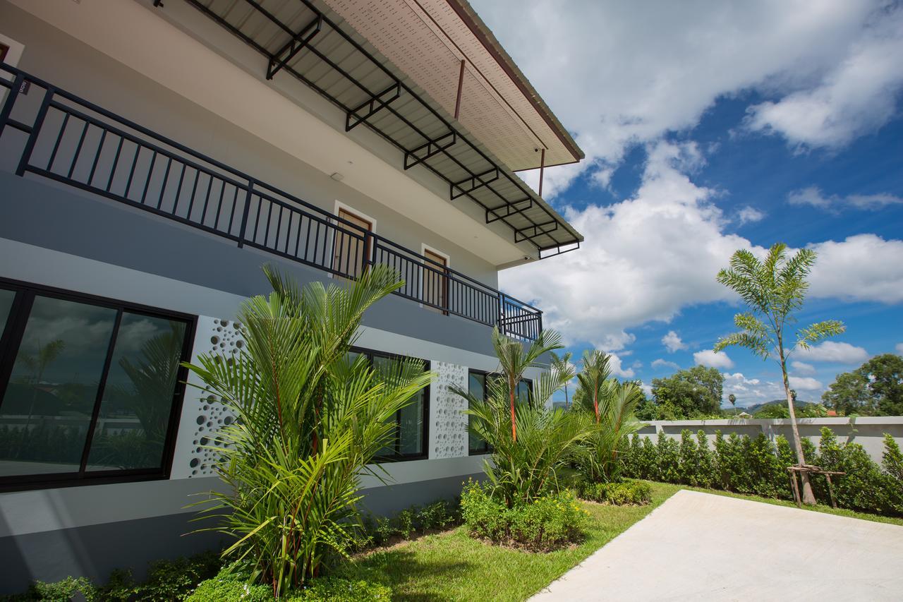 Phant At Thalang Service Apartment Exterior photo